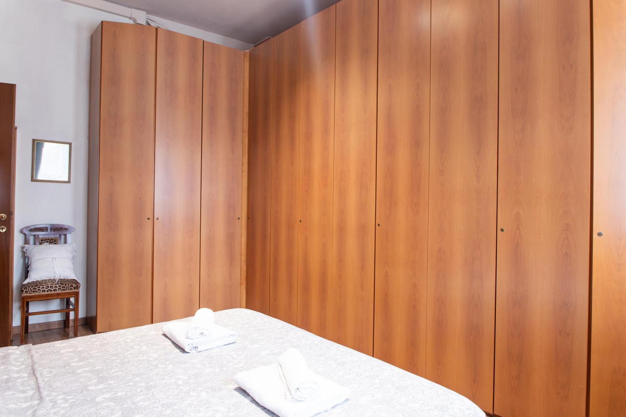 Duomo Walking Distance Elegant Flat With View Appartement Milaan Buitenkant foto